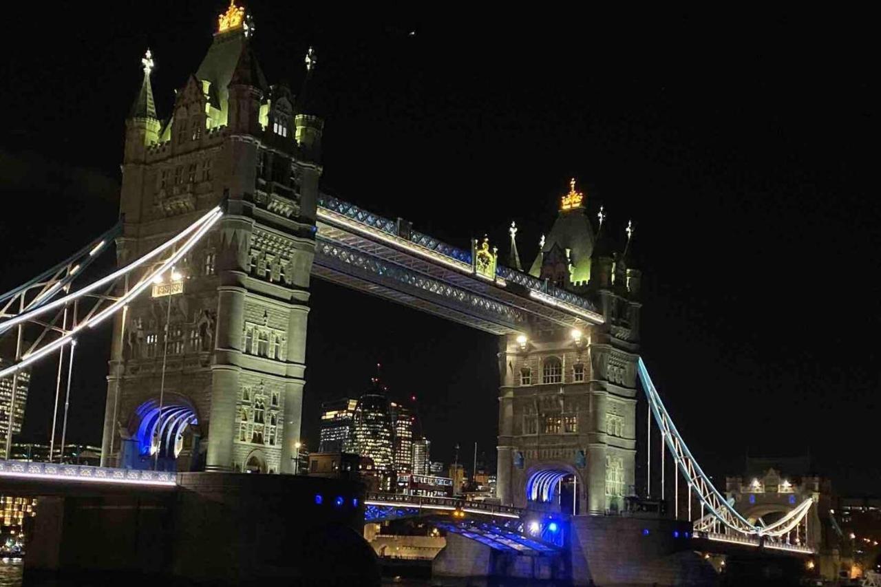 Remarkable Near Tower Bridge * Londres