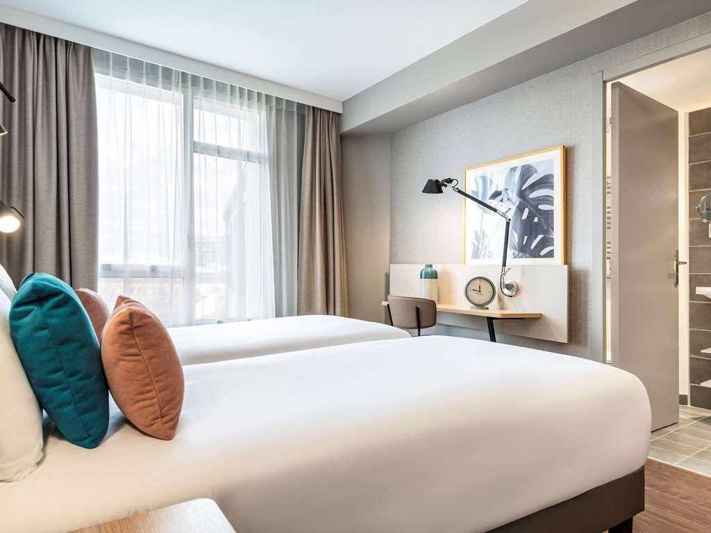 Adagio Stratford Aparthotel 4*