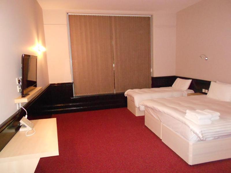 Ruskin 3*