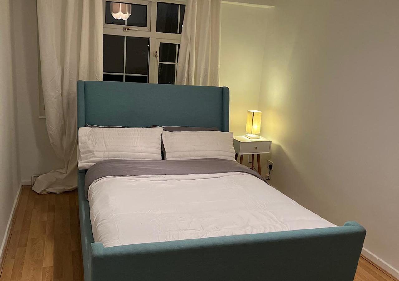 Lovely 2 Bedroom With Parking Space London