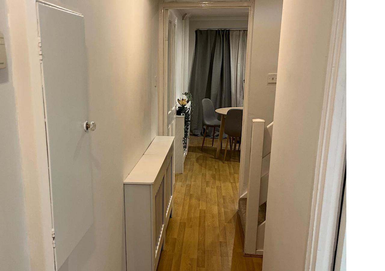 Lovely 2 Bedroom With Parking Space London