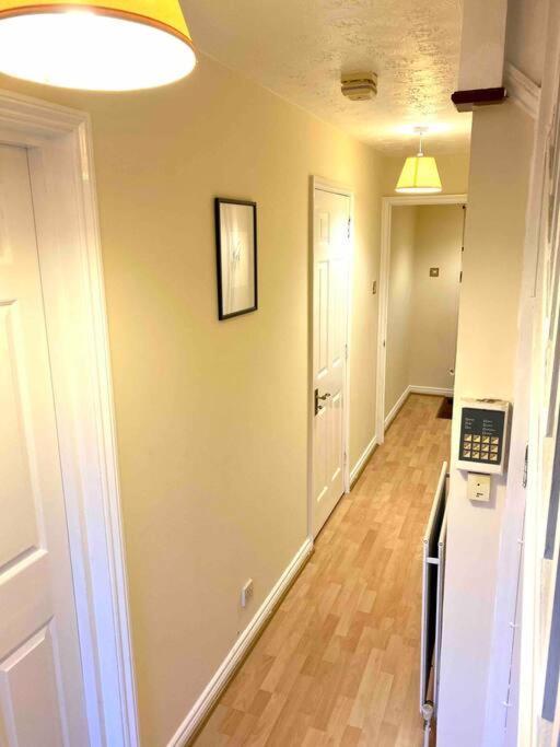 Smartrips Beckton Townhouse With Parking