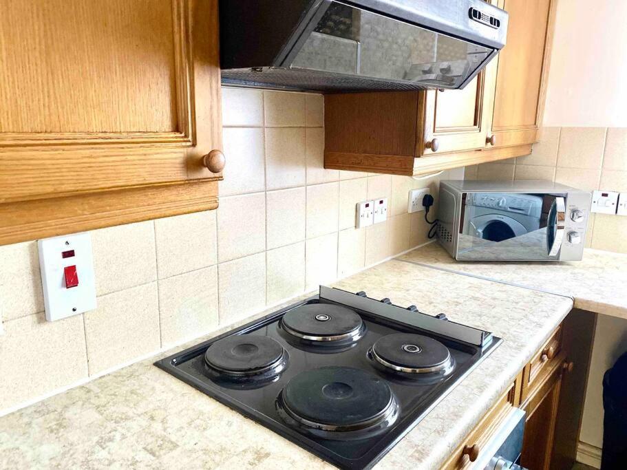Smartrips Beckton Townhouse With Parking Londres