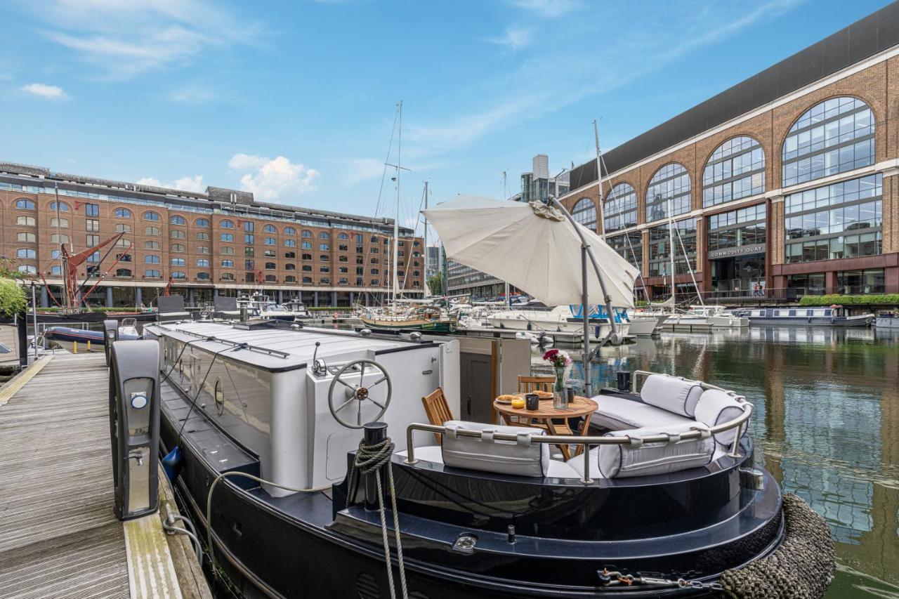 Delightful House Boat On St Katharine Dock Botel *