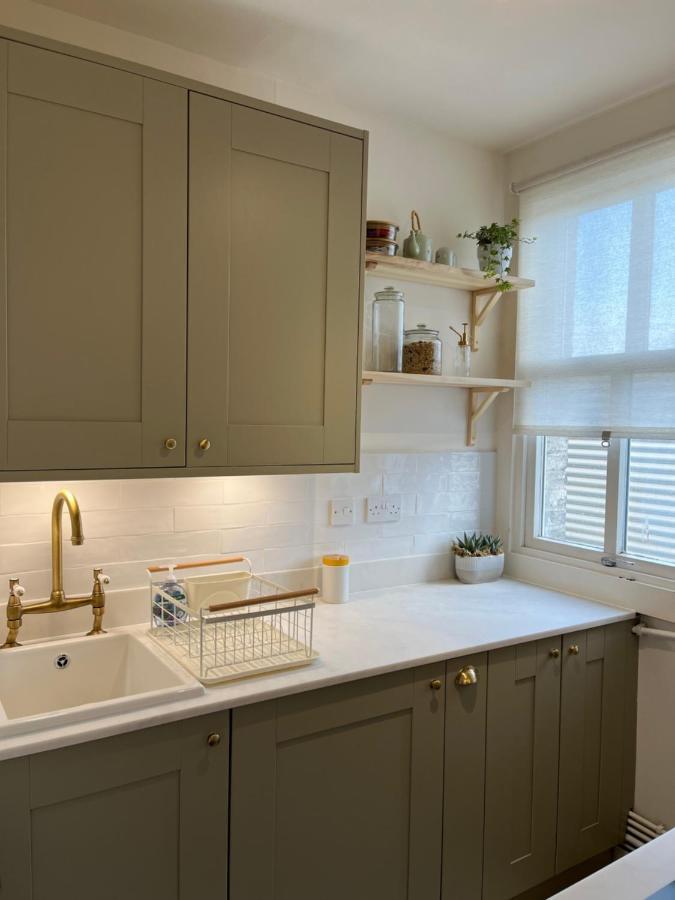 Cosy Retreat In Heart Of Se1 - 1 Bed Flat Apartment *