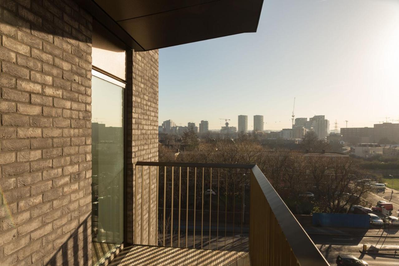 Apartment Spacious & Modern 1 Bedroom Close To Station In E16 London