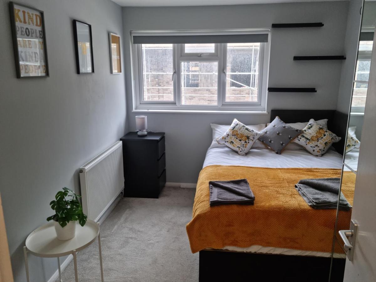 Bright, Spacious 4 Bed With A Jacuzzi! * Londres