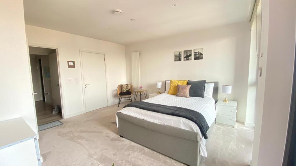 Homestay Spacious Modern Ensuite Bedroom Airport