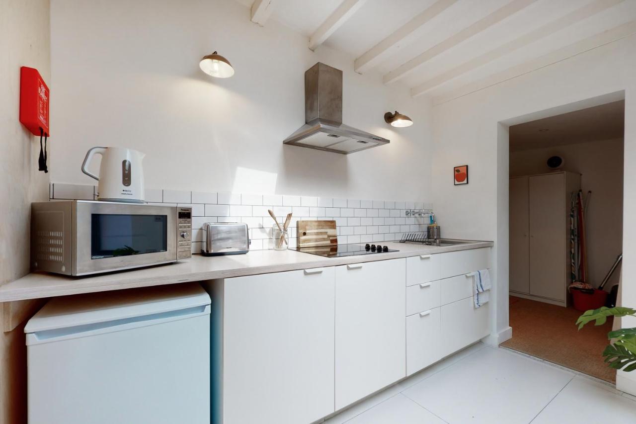 Spacious Flat In Forest Gate *