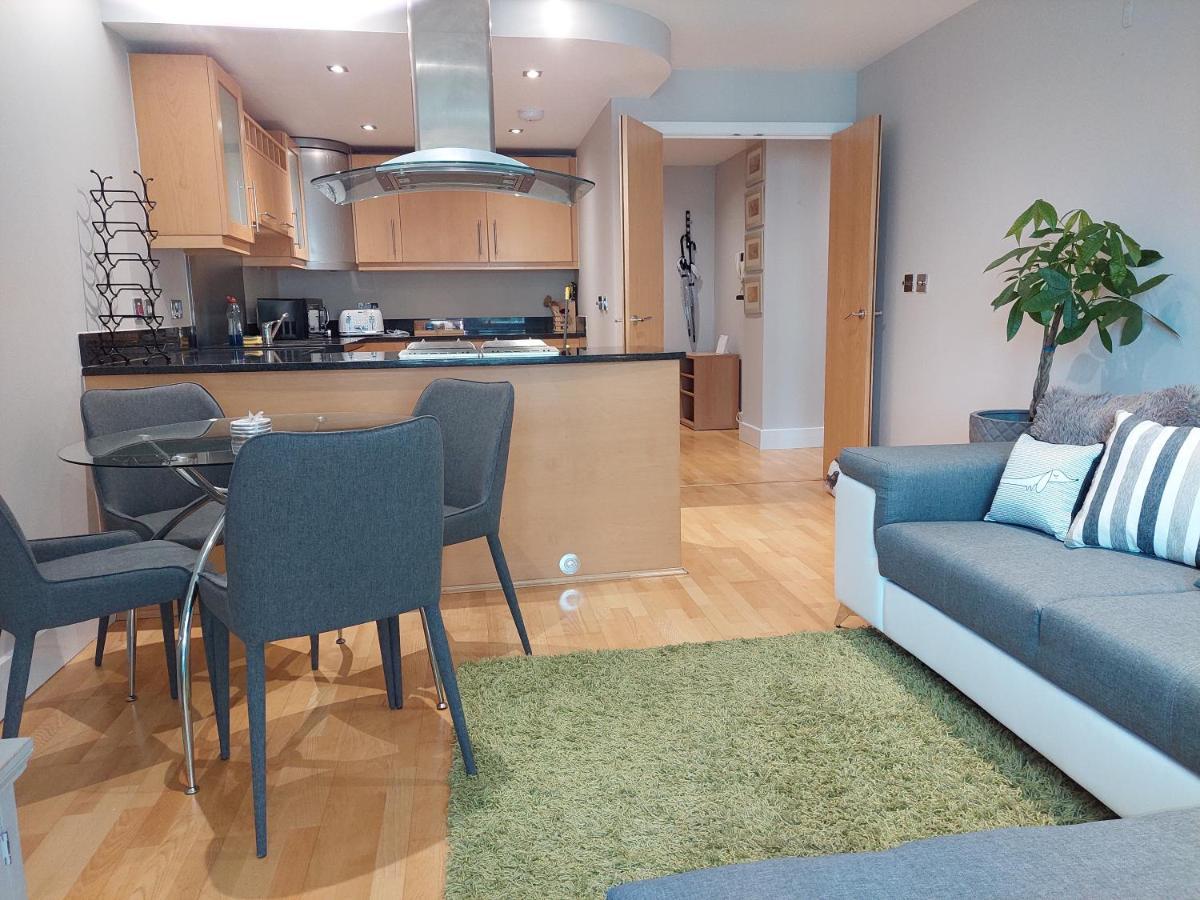 1 Bed Suite, Waterside, Canary Wharf * Londen