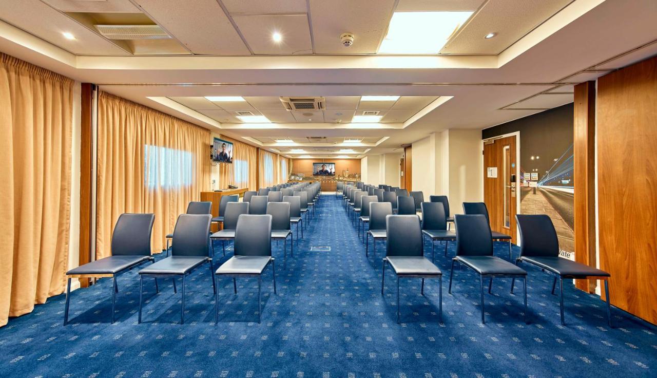 Holiday Express Stratford By Ihg Hotel