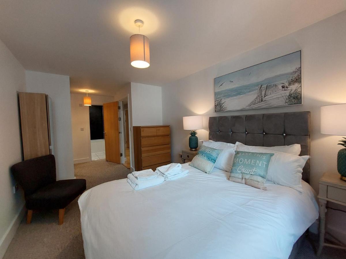 One Bed Luxury In Heart Of Canary Wharf, E14 *