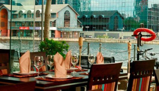 One Bed Luxury In Heart Of Canary Wharf, E14 * Londres