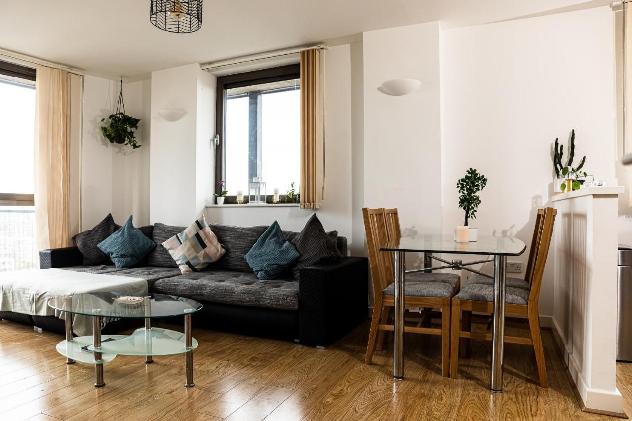 Appartement - Shadwell - Wrap Around Balcony W Scenic View Londen