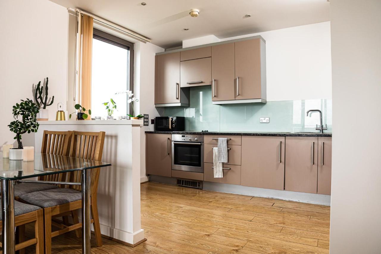 - Shadwell - Wrap Around Balcony W Scenic View Appartement