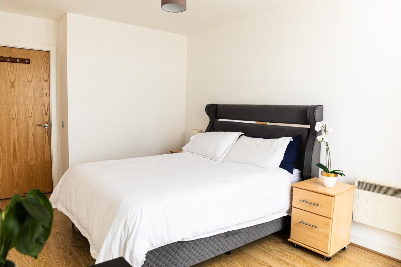 - Shadwell - Wrap Around Balcony W Scenic View Londen
