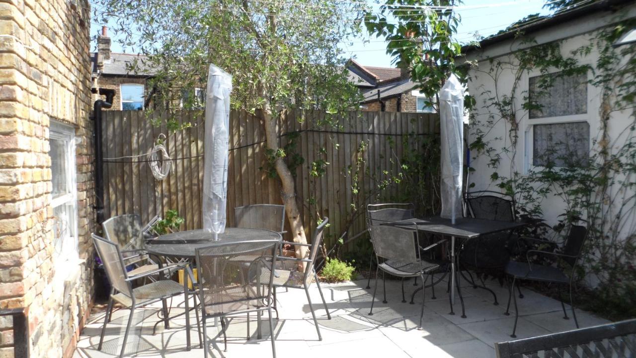 Bubblesbnb- Lovely 1 Bedroom Studio Flat