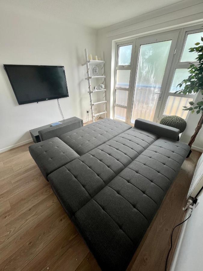 Apartamento New Cosey 2 Bedroom With Free Parking *