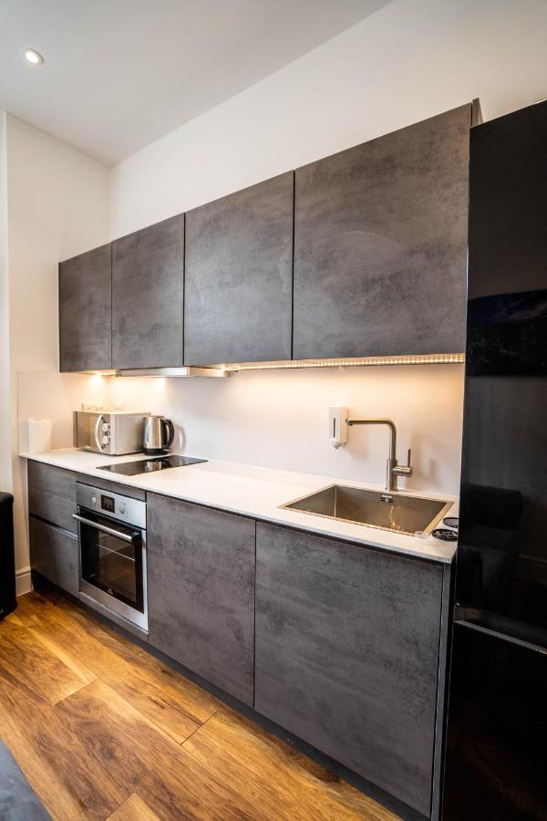 Lovely New 1 Bedroom In Stratford! Apartment