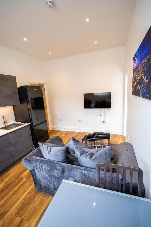 Lovely New 1 Bedroom In Stratford!