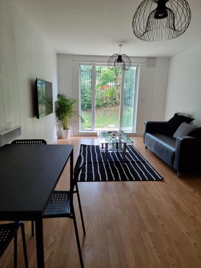 Apartment City Stays - Modern 2 Bedroom With Free Parking And Gym Access London
