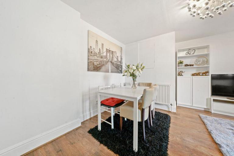 Apartamento Canning Town Modern 2 Bedroom Excel Centre, Canary Wharf, Airport Londres