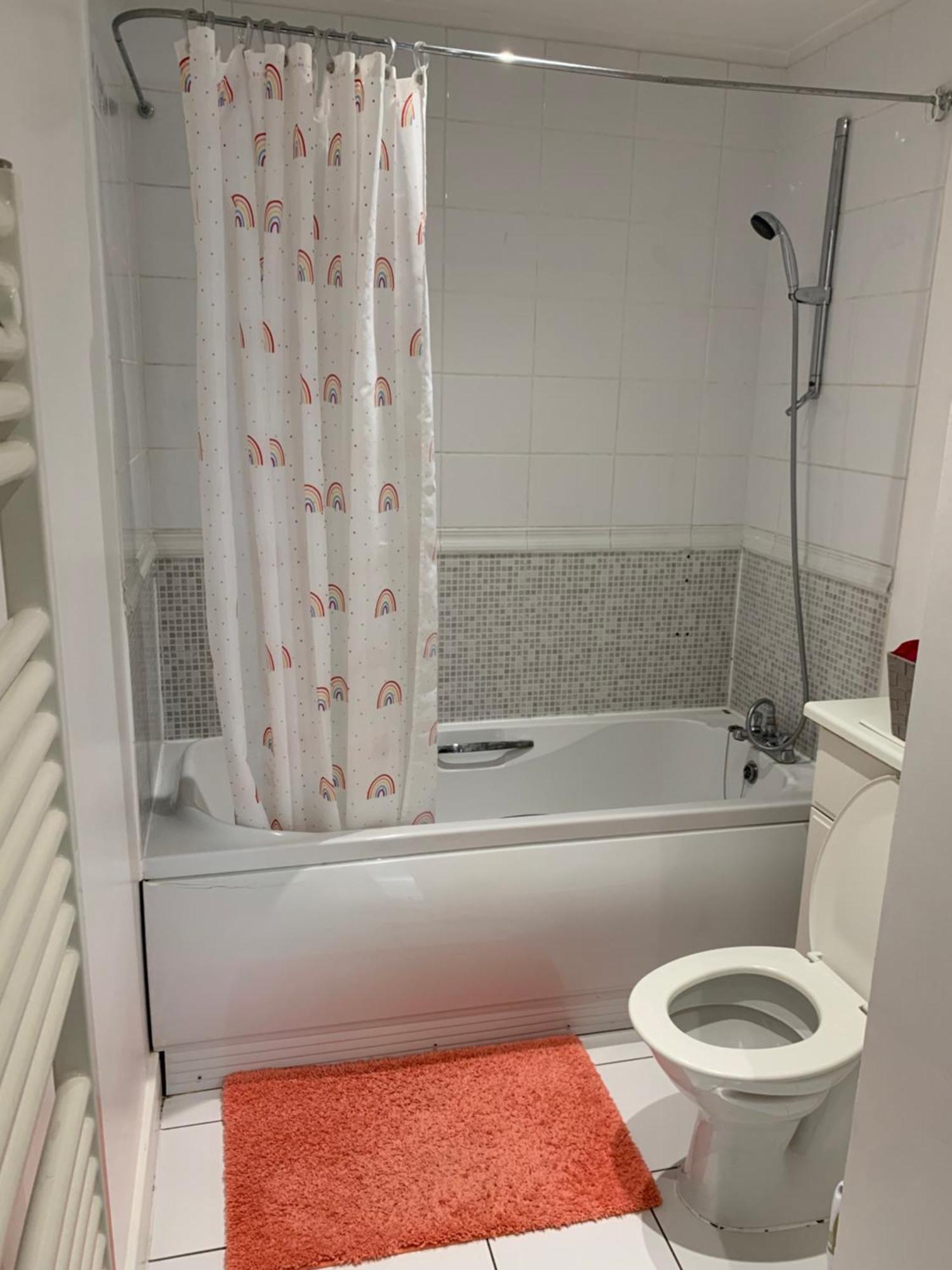 Privatunterkunft In Stratford With Private Bathroom And Parking *
