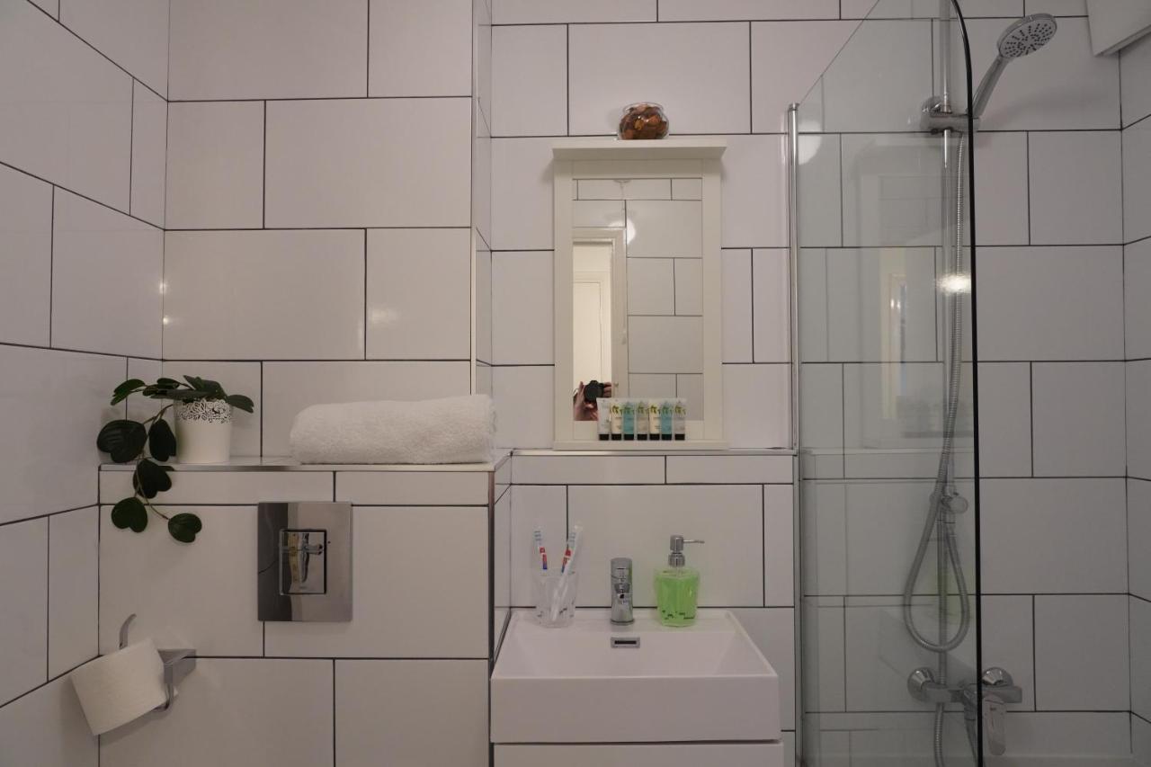 2bedrm-4guests-parking-nearstation Apartamento Londres