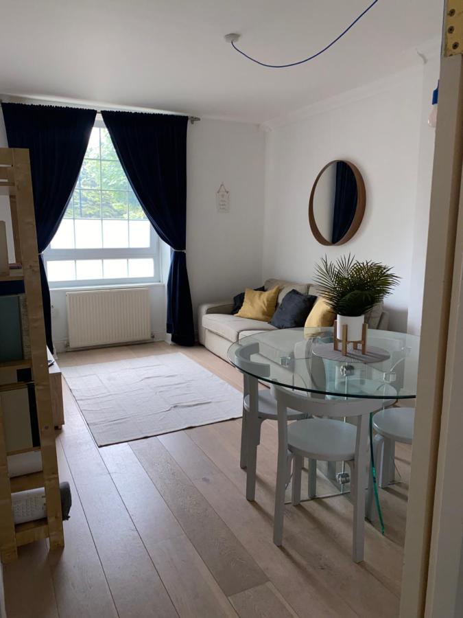 Minutes From The Shard Apartment London
