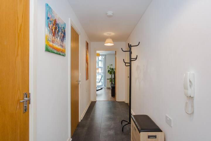 Apartment 1 Bed In Canary Wharf With Vibrant Views