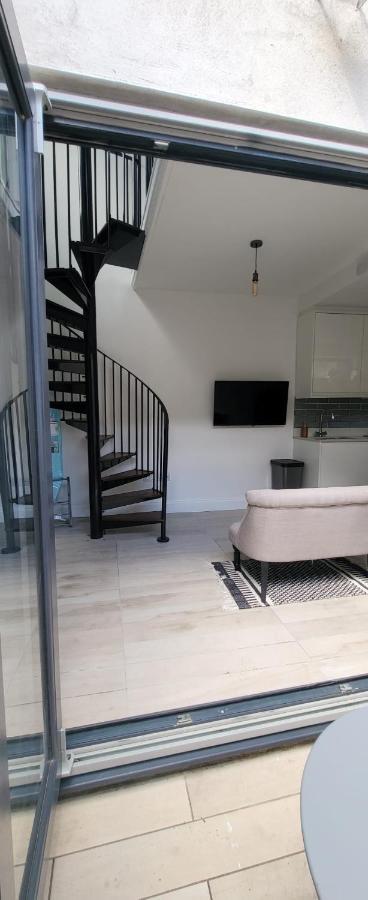 Stunning New Build Mezzanine Style * London