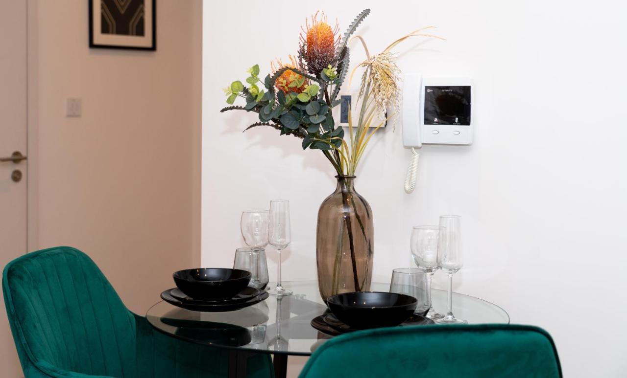 Lovely 1-bedroom With River & View. Apartamento Londres