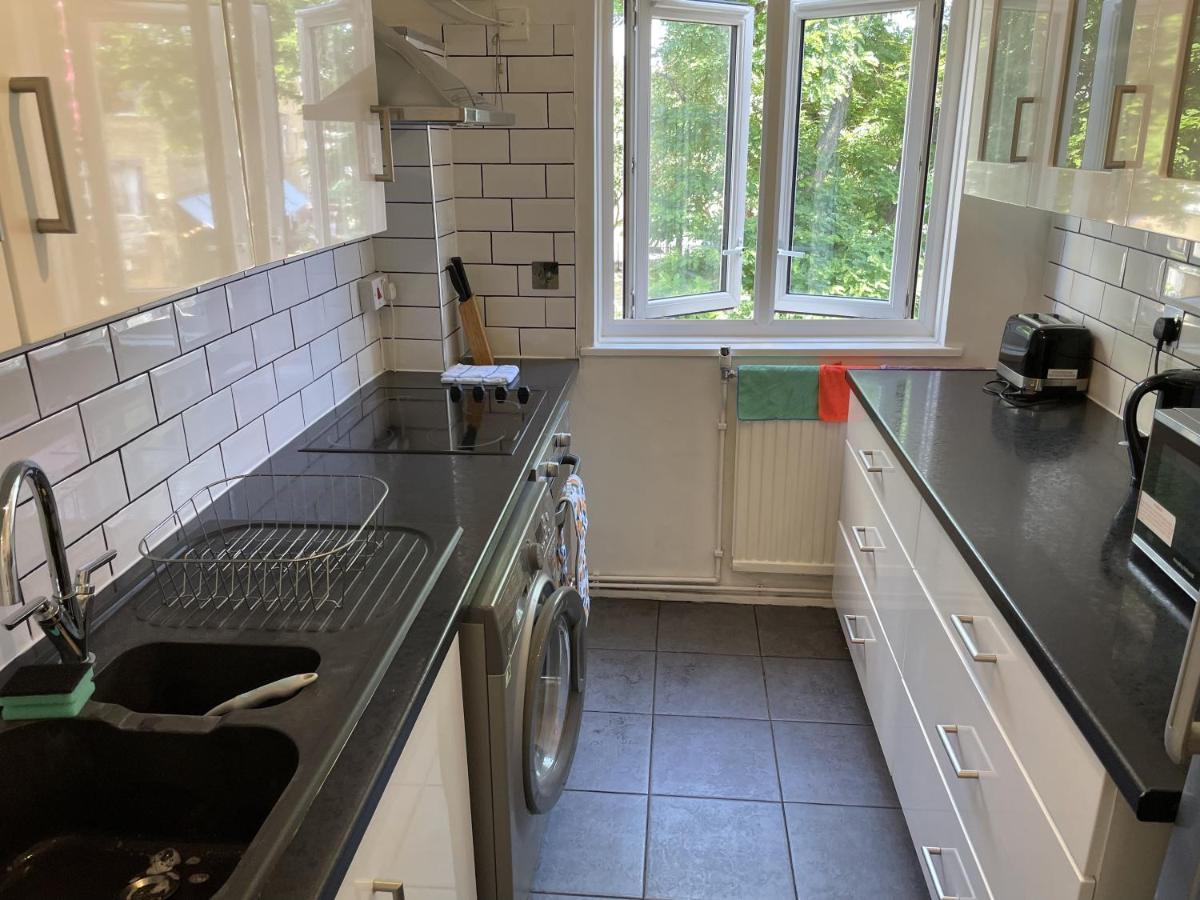 Beautiful Right Off Of Broadway Market Apartment London