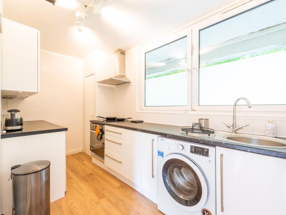 Sootheus - Cosy Surrey Quays Apartment London
