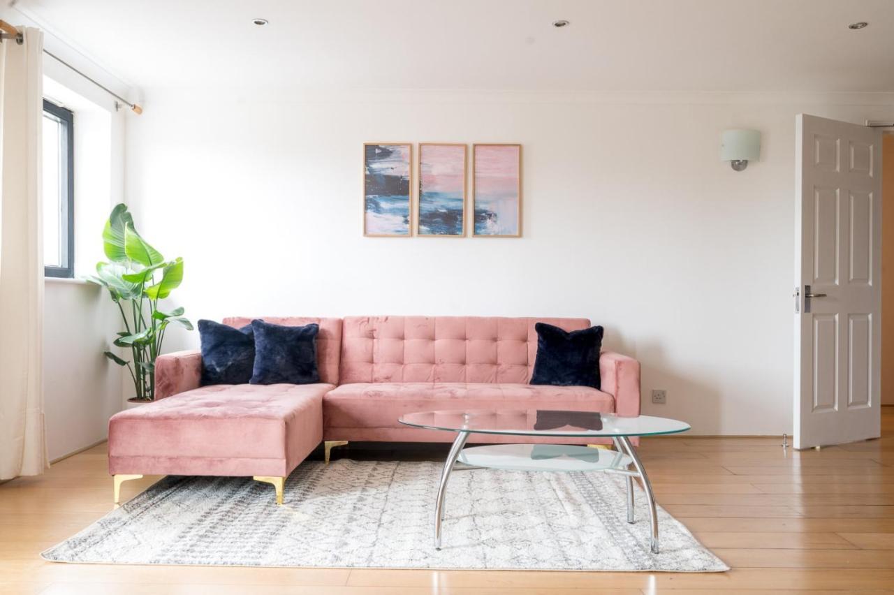Riverside Two Bedroom In Canary Wharf Appartement