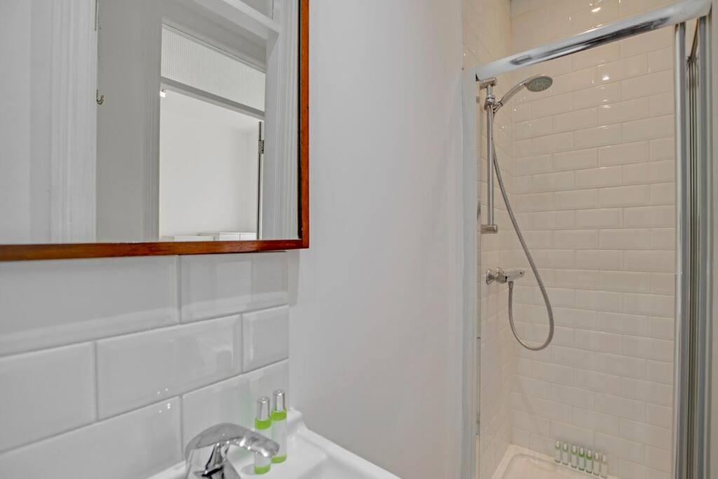 Flat C, Old Street Apartment *