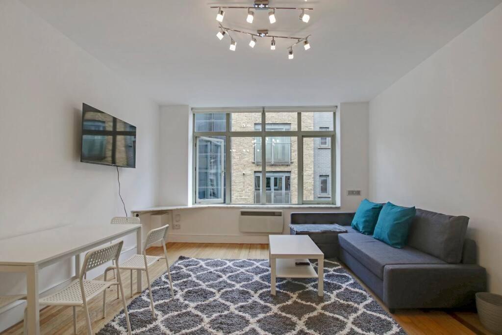 Flat C, Old Street Apartment London