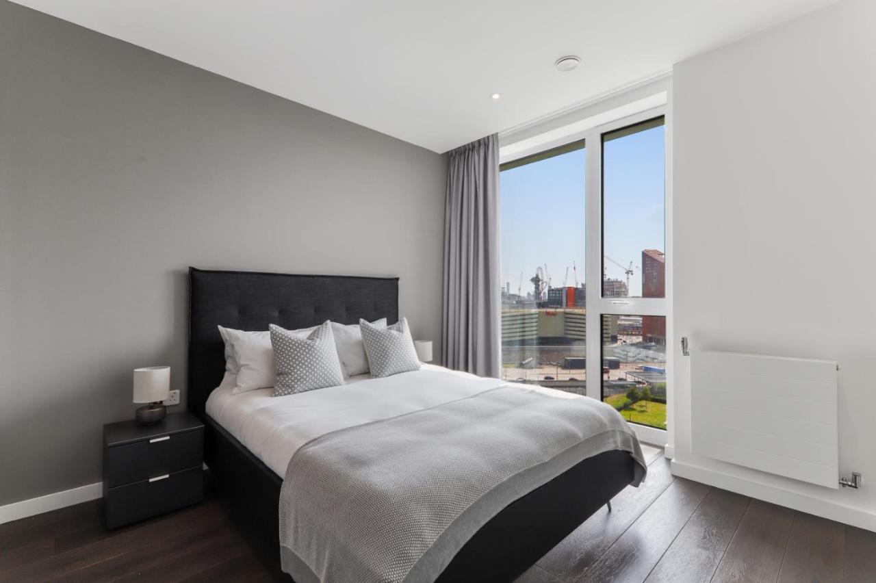 Ellie N Conys 3 Bedroom With 2 Bathrooms, An Ensuite, Kitchen And Balcony In Stratford Westfield Appartement *
