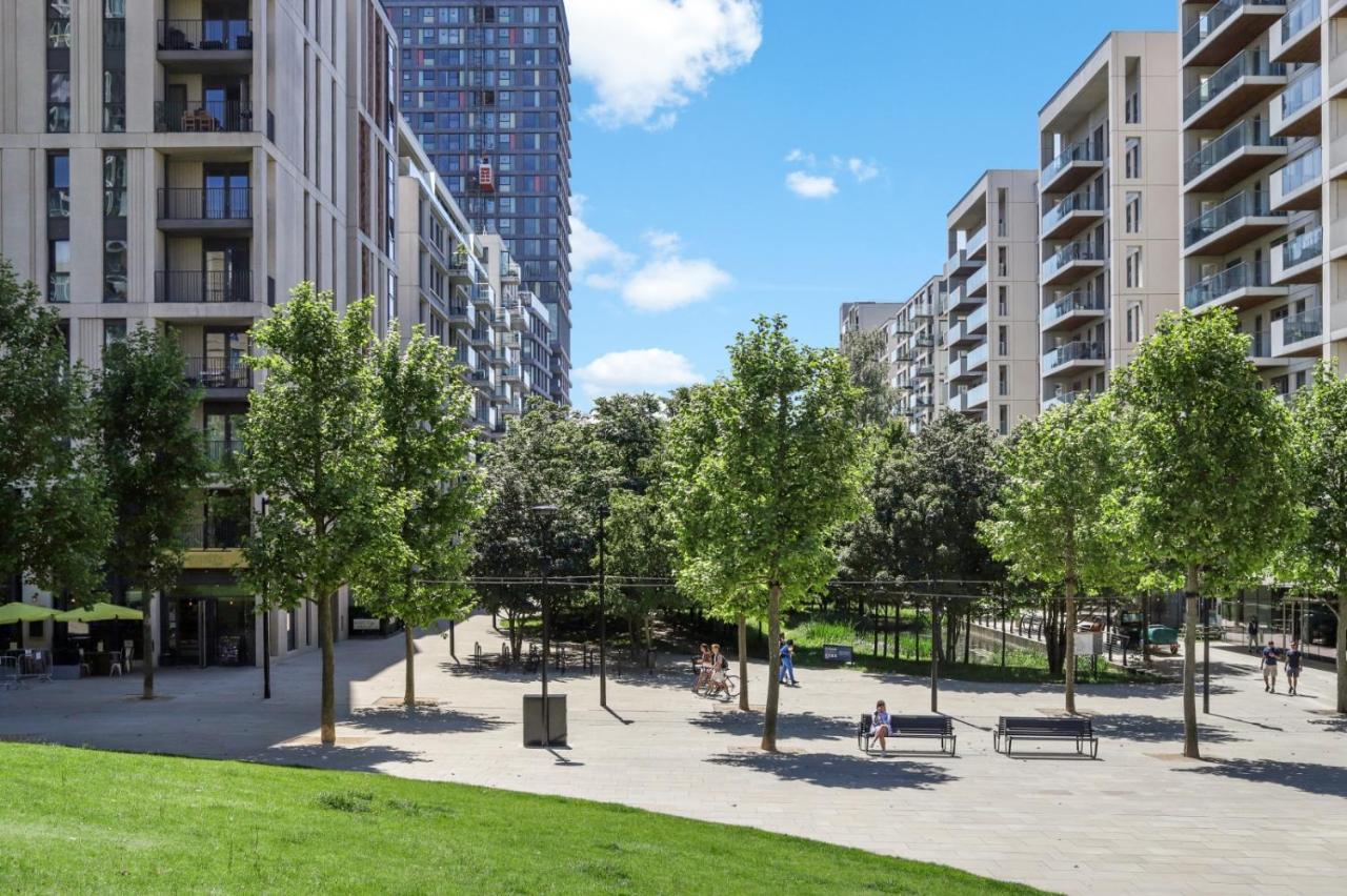 Ellie N Conys 3 Bedroom With 2 Bathrooms, An Ensuite, Kitchen And Balcony In Stratford Westfield Appartement *