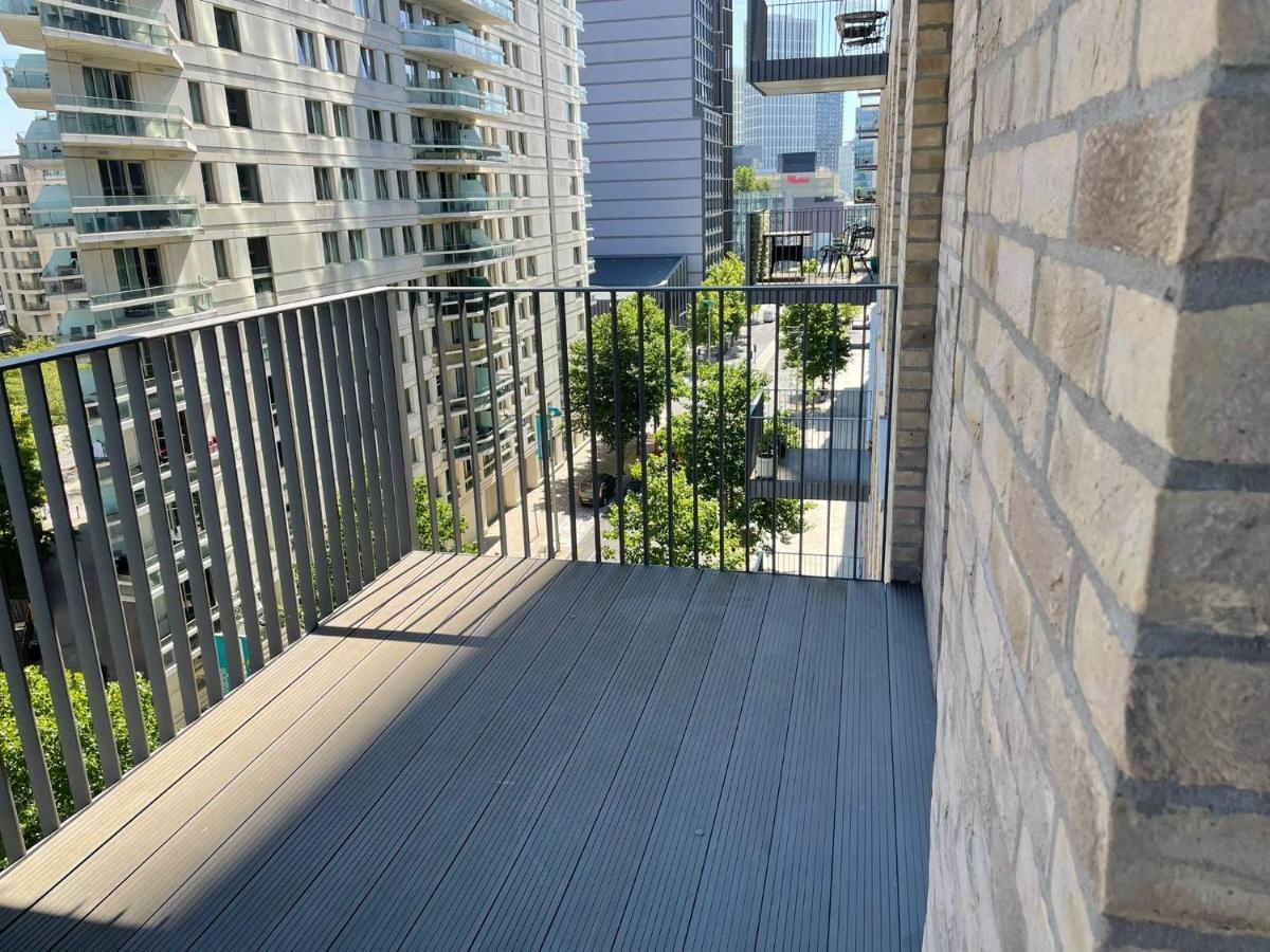 Ellie N Conys 3 Bedroom With 2 Bathrooms, An Ensuite, Kitchen And Balcony In Stratford Westfield Appartement *