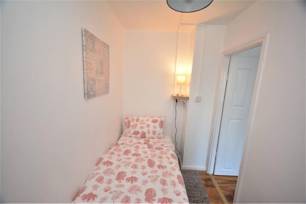Zone 2 Two Bedroom Apartamento Londres