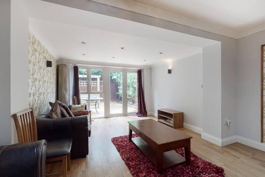 Spacious 4 Bedroom With Garden In Apartamento *