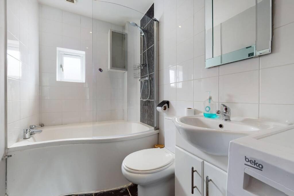 Apartamento Spacious 4 Bedroom With Garden In