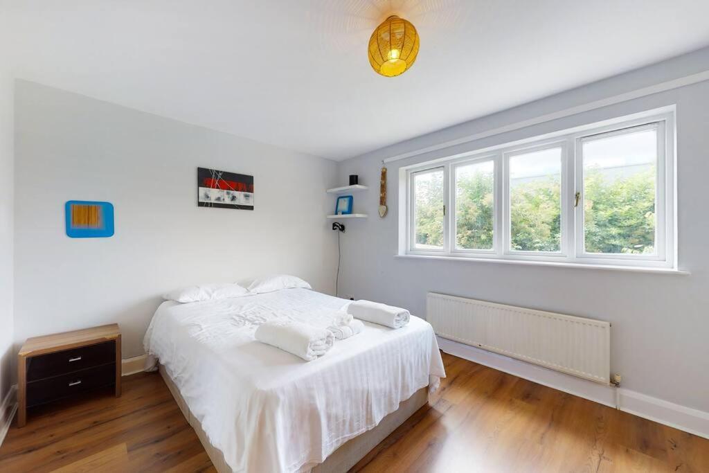 Spacious 4 Bedroom With Garden In Londres