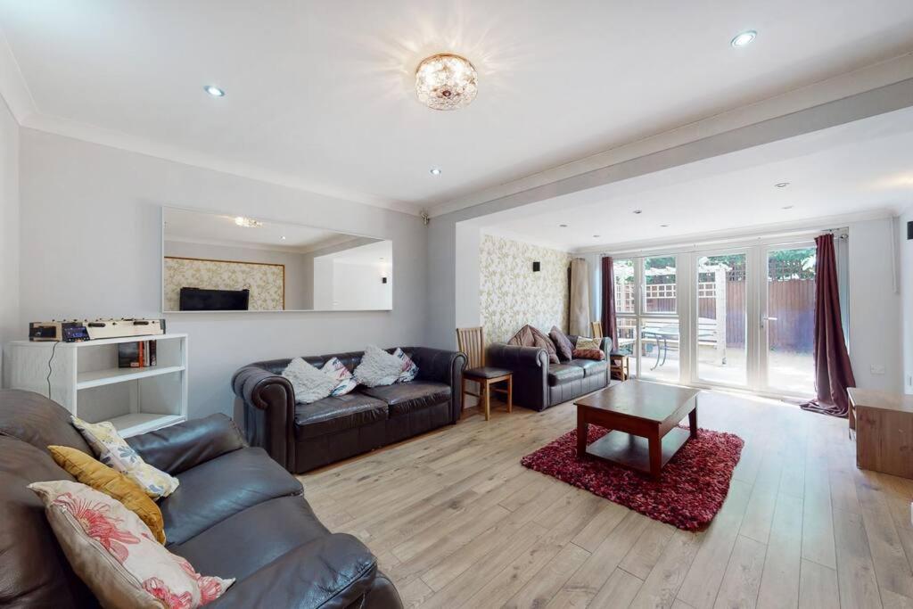 Apartamento Spacious 4 Bedroom With Garden In *
