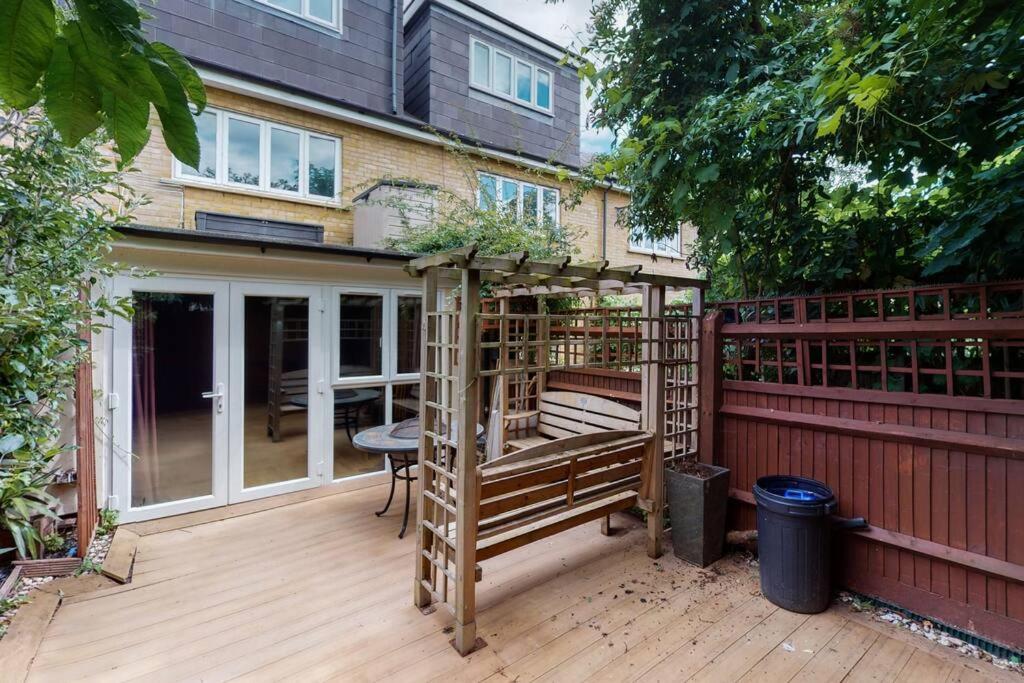 Spacious 4 Bedroom With Garden In * Londres