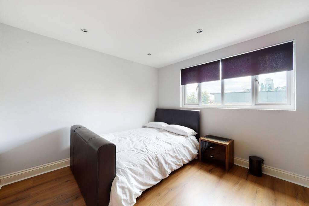 Spacious 4 Bedroom With Garden In Apartamento