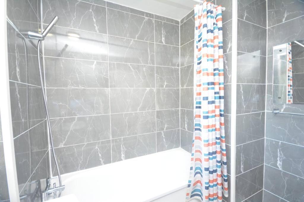 Zone 2 Two Bedroom Apartamento