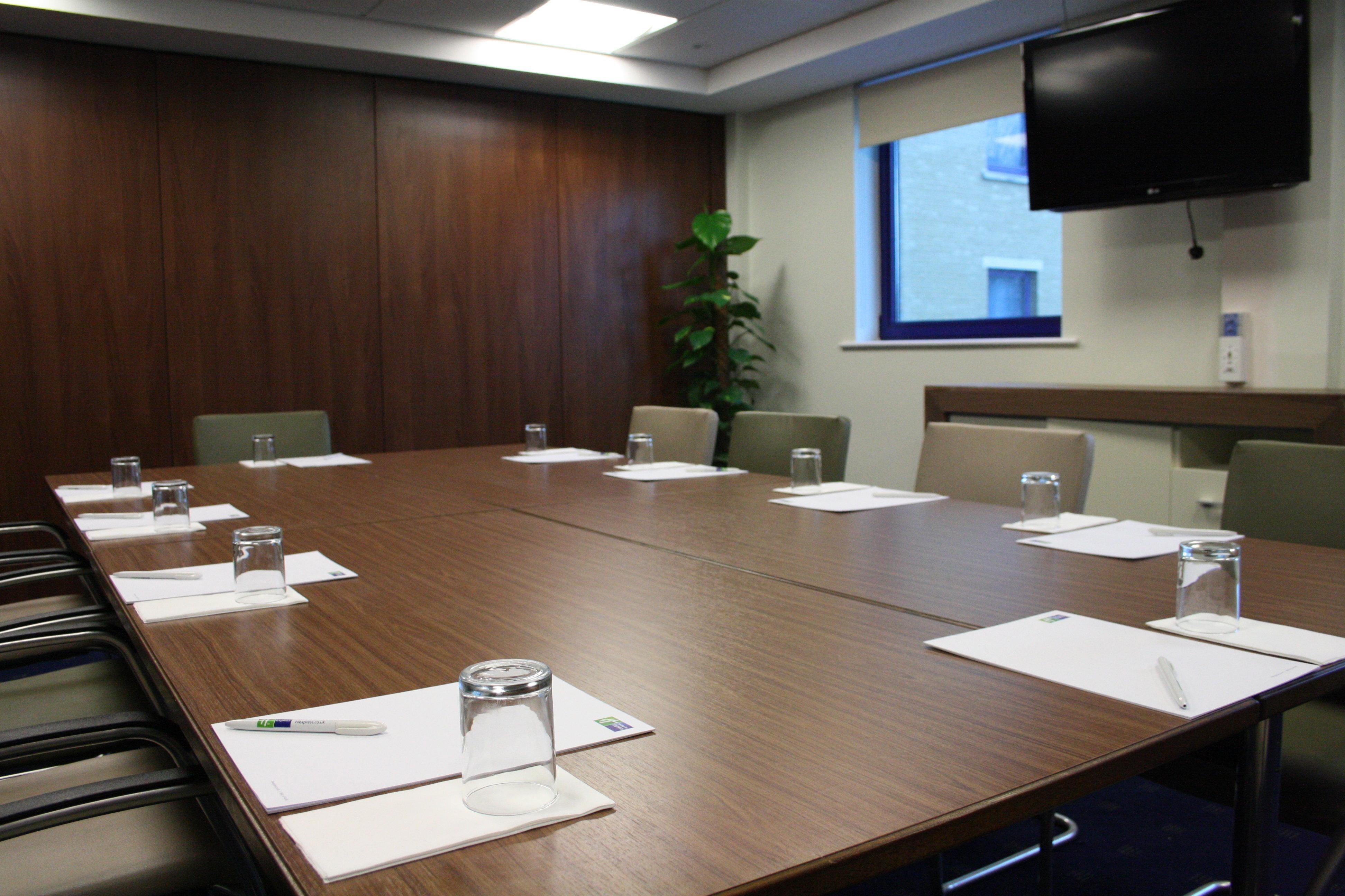 Hotel Holiday Express Stratford By Ihg 3*