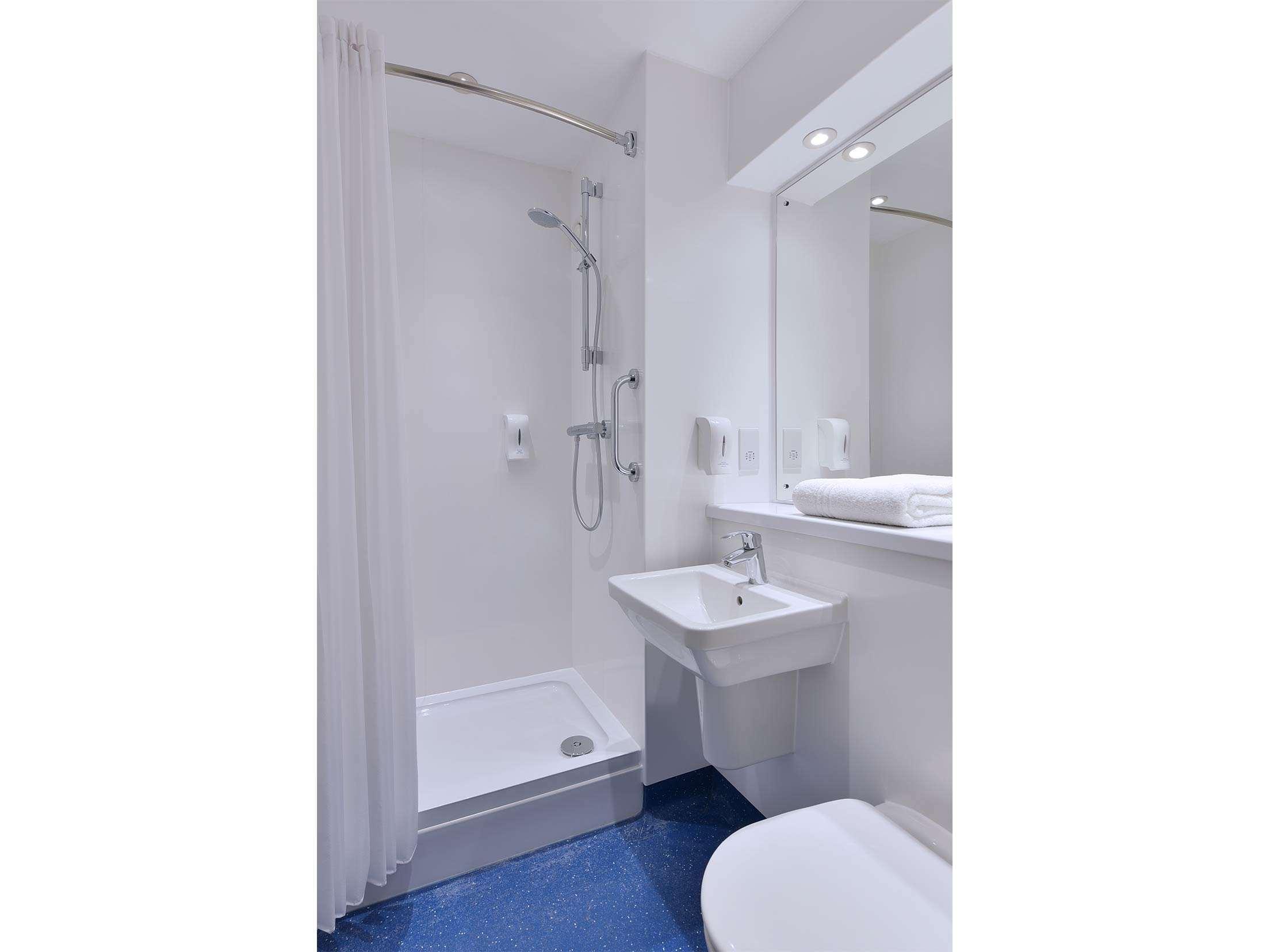 Travelodge Central City Road Hotel 3*